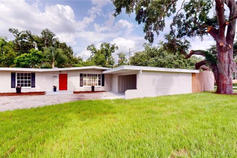 House in Orlando, Florida 3 bedrooms, 142.7 sq.m. № 1774977 - photo 1