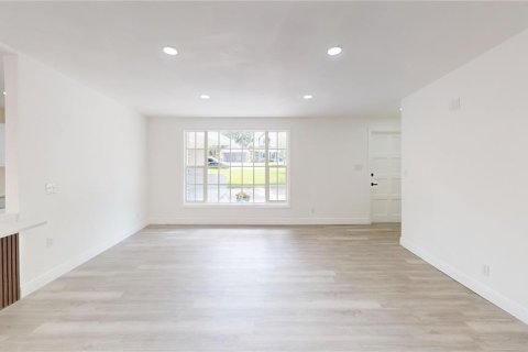 House in Orlando, Florida 3 bedrooms, 142.7 sq.m. № 1774977 - photo 4