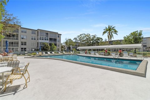 Copropriété à vendre à Lauderdale Lakes, Floride: 1 chambre, 65.5 m2 № 2021911 - photo 2
