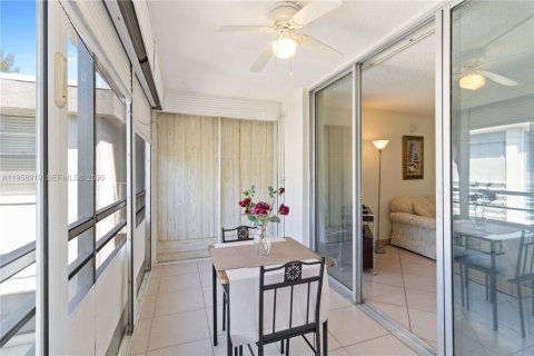 Copropriété à vendre à Lauderdale Lakes, Floride: 1 chambre, 65.5 m2 № 2021911 - photo 13