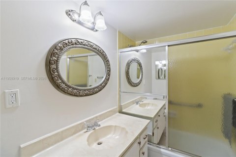 Copropriété à vendre à Lauderdale Lakes, Floride: 1 chambre, 65.5 m2 № 2021911 - photo 6