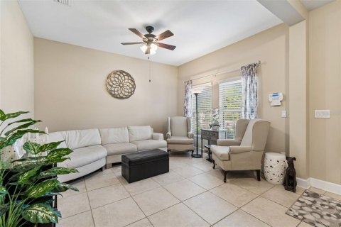 House in Pinellas Park, Florida 5 bedrooms, 287.9 sq.m. № 2151768 - photo 3