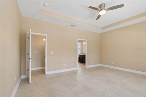 House in Pinellas Park, Florida 5 bedrooms, 287.9 sq.m. № 2151768 - photo 12