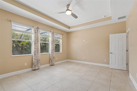 House in Pinellas Park, Florida 5 bedrooms, 287.9 sq.m. № 2151768 - photo 13