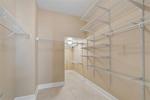 House in Pinellas Park, Florida 5 bedrooms, 287.9 sq.m. № 2151768 - photo 15