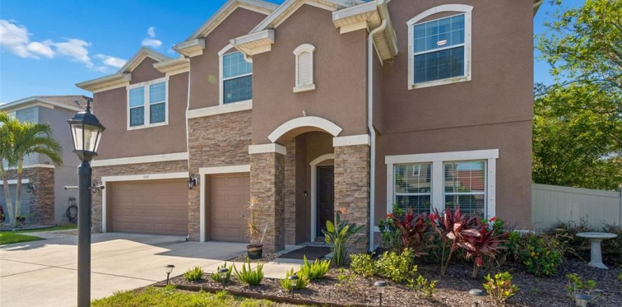 House in Pinellas Park, Florida 5 bedrooms, 287.9 sq.m. № 2151768