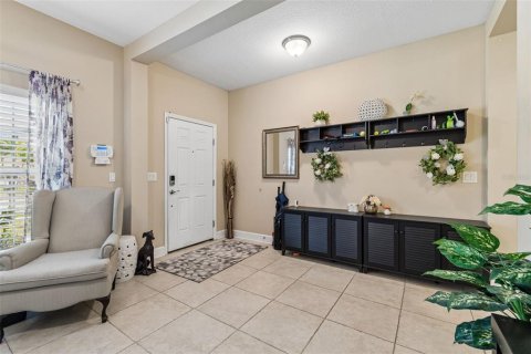 House in Pinellas Park, Florida 5 bedrooms, 287.9 sq.m. № 2151768 - photo 4