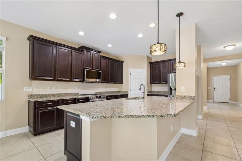 House in Pinellas Park, Florida 5 bedrooms, 287.9 sq.m. № 2151768 - photo 6