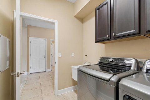 House in Pinellas Park, Florida 5 bedrooms, 287.9 sq.m. № 2151768 - photo 28