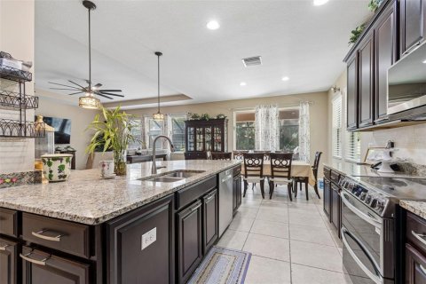 House in Pinellas Park, Florida 5 bedrooms, 287.9 sq.m. № 2151768 - photo 7