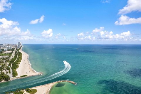 Condominio en alquiler en Bal Harbour, Florida, 3 dormitorios, 271.09 m2 № 1180188 - foto 1