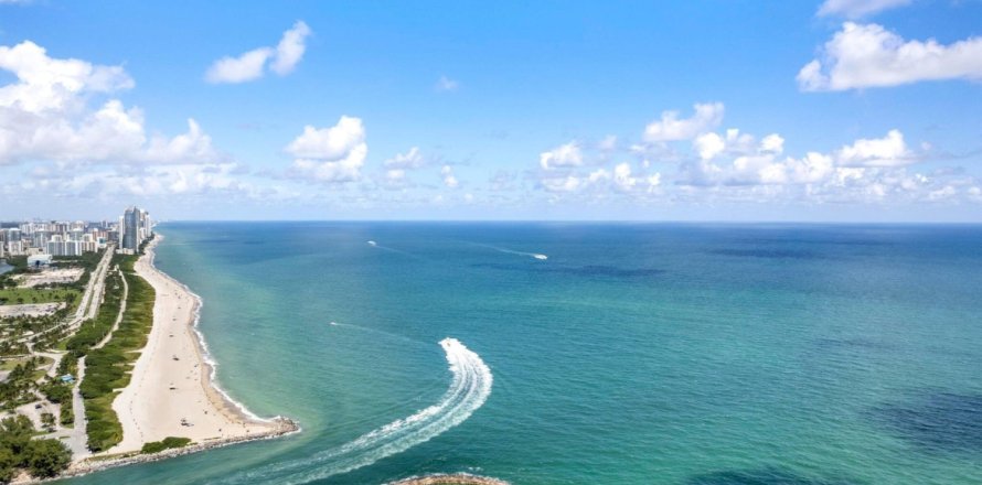 Condominio en Bal Harbour, Florida, 3 dormitorios № 1180188
