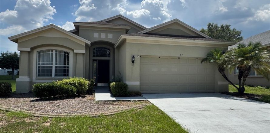 House in Seffner, Florida 3 bedrooms, 163.23 sq.m. № 2202876