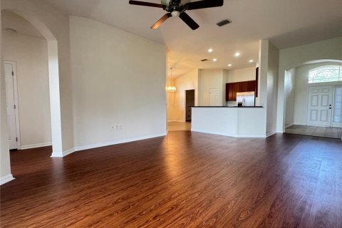 House in Seffner, Florida 3 bedrooms, 163.23 sq.m. № 2202876 - photo 8