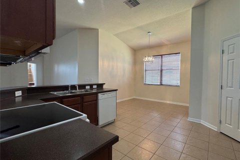 House in Seffner, Florida 3 bedrooms, 163.23 sq.m. № 2202876 - photo 13