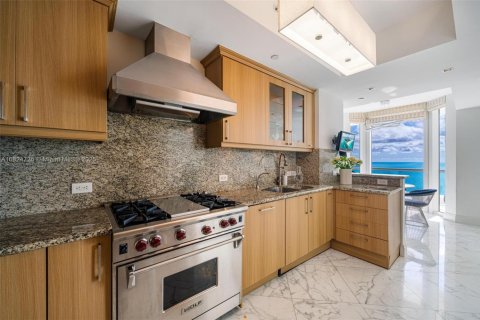 Copropriété à louer à Sunny Isles Beach, Floride: 3 chambres, 205.69 m2 № 1764240 - photo 12