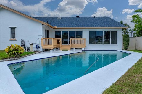 House in Tierra Verde, Florida 3 bedrooms, 246.66 sq.m. № 1908831 - photo 3
