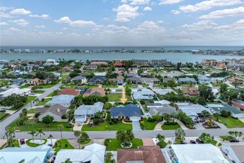House in Tierra Verde, Florida 3 bedrooms, 246.66 sq.m. № 1908831 - photo 2