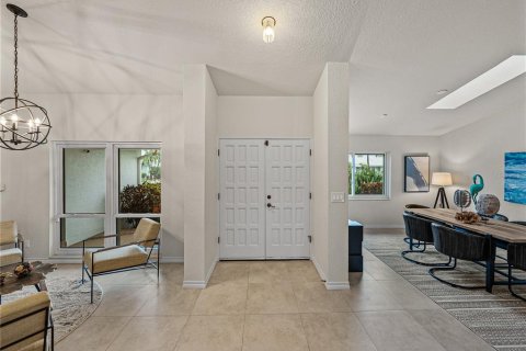 House in Tierra Verde, Florida 3 bedrooms, 246.66 sq.m. № 1908831 - photo 5