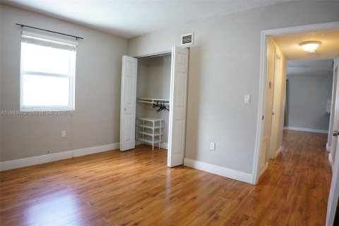 Apartment in Miami, Florida 1 bedroom, 248.89 sq.m. № 1998197 - photo 9