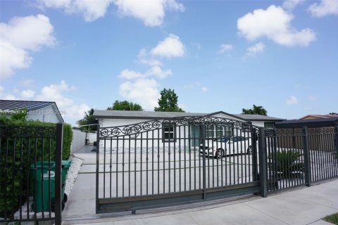 Apartment in Miami, Florida 1 bedroom, 248.89 sq.m. № 1998197 - photo 12