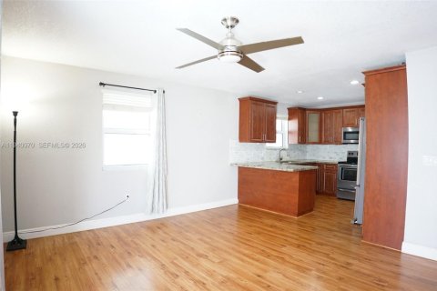 Apartment in Miami, Florida 1 bedroom, 248.89 sq.m. № 1998197 - photo 2