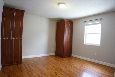 Apartment in Miami, Florida 1 bedroom, 248.89 sq.m. № 1998197 - photo 7