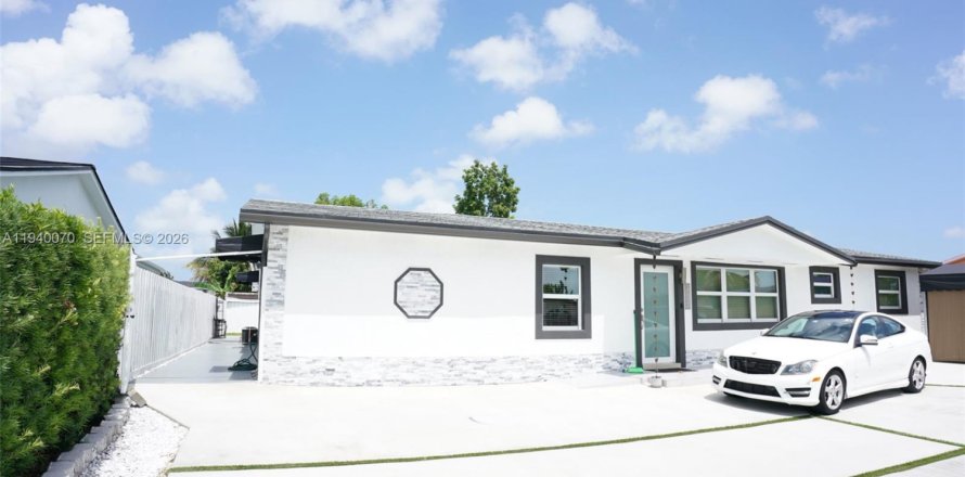 Apartment in Miami, Florida 1 bedroom, 248.89 sq.m. № 1998197