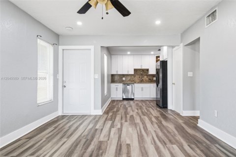 Villa ou maison à louer à Dania Beach, Floride: 2 chambres, 183.57 m2 № 2086182 - photo 8