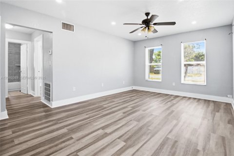 Villa ou maison à louer à Dania Beach, Floride: 2 chambres, 183.57 m2 № 2086182 - photo 4