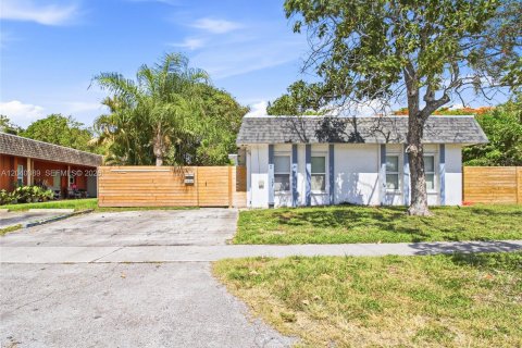 Villa ou maison à louer à Dania Beach, Floride: 2 chambres, 183.57 m2 № 2086182 - photo 27