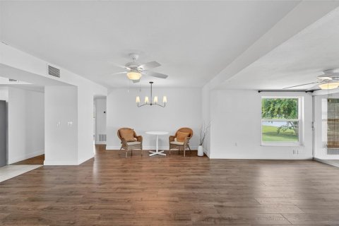 House in Sun City Center, Florida 2 bedrooms, 123.93 sq.m. № 1846805 - photo 17