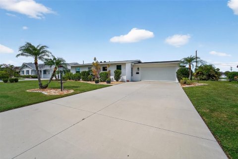 House in Sun City Center, Florida 2 bedrooms, 123.93 sq.m. № 1846805 - photo 2