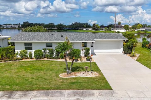 House in Sun City Center, Florida 2 bedrooms, 123.93 sq.m. № 1846805 - photo 4