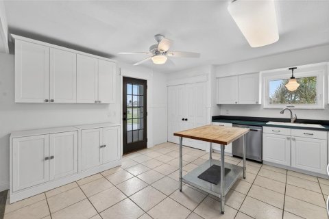 House in Sun City Center, Florida 2 bedrooms, 123.93 sq.m. № 1846805 - photo 8