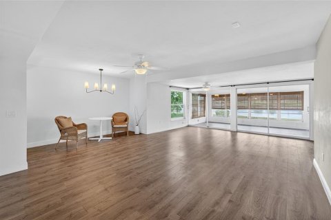 House in Sun City Center, Florida 2 bedrooms, 123.93 sq.m. № 1846805 - photo 14