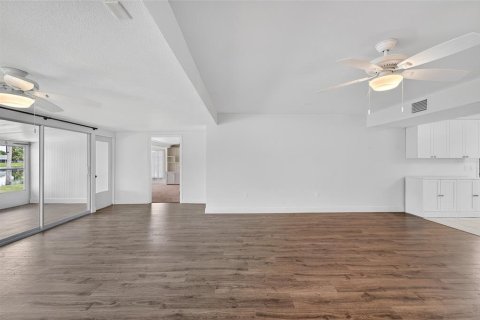 House in Sun City Center, Florida 2 bedrooms, 123.93 sq.m. № 1846805 - photo 23