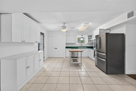 House in Sun City Center, Florida 2 bedrooms, 123.93 sq.m. № 1846805 - photo 10