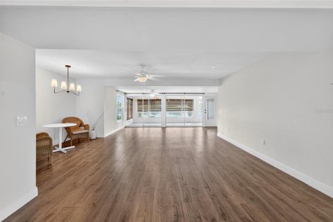 House in Sun City Center, Florida 2 bedrooms, 123.93 sq.m. № 1846805 - photo 13