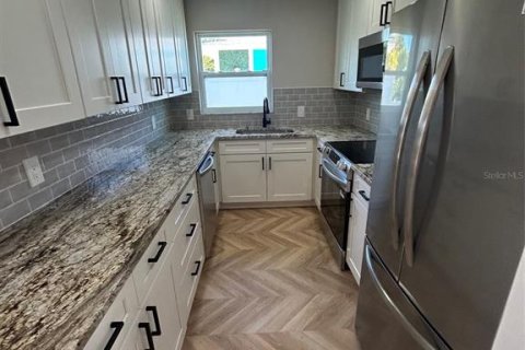 Duplex in Holmes Beach, Florida 2 bedrooms, 86.96 sq.m. № 2143780 - photo 6