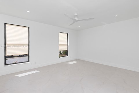 Casa en venta en Miami, Florida, 4 dormitorios, 264.68 m2 № 1993587 - foto 13