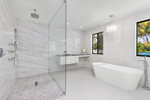 Casa en venta en Miami, Florida, 4 dormitorios, 264.68 m2 № 1993587 - foto 10