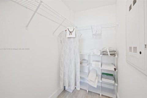 Купить кондоминиум в Майами, Флорида 1 спальня, 63.27м2, № 1832253 - фото 24
