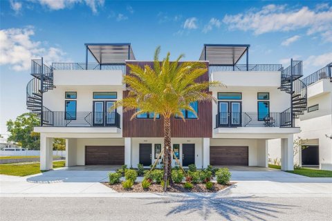 Touwnhouse à Saint Petersburg, Floride 4 chambres, 183.57 m2 № 2104423