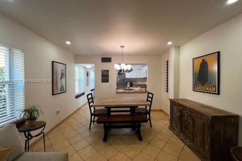 Condo in Miami Beach, Florida, 1 bedroom  № 2000223 - photo 8