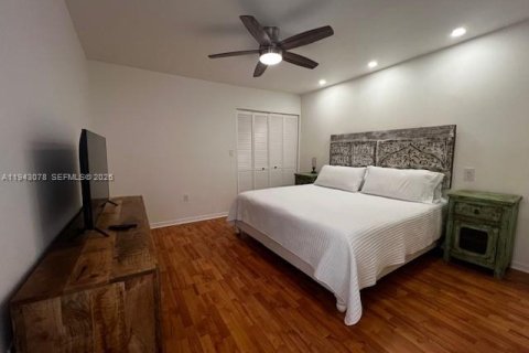 Condo in Miami Beach, Florida, 1 bedroom  № 2000223 - photo 23