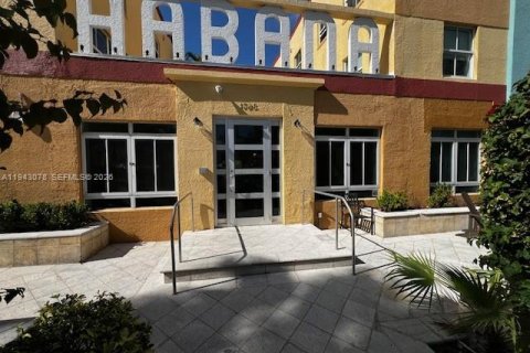 Condo in Miami Beach, Florida, 1 bedroom  № 2000223 - photo 5