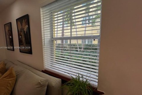 Condo in Miami Beach, Florida, 1 bedroom  № 2000223 - photo 26