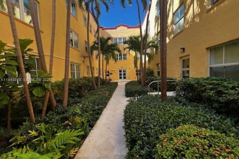 Condo in Miami Beach, Florida, 1 bedroom  № 2000223 - photo 6