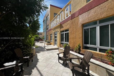 Condo in Miami Beach, Florida, 1 bedroom  № 2000223 - photo 3